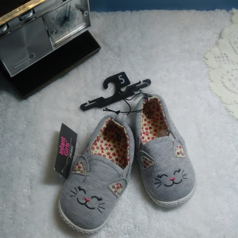 nwt! swiggles shoes sz 5 little kids